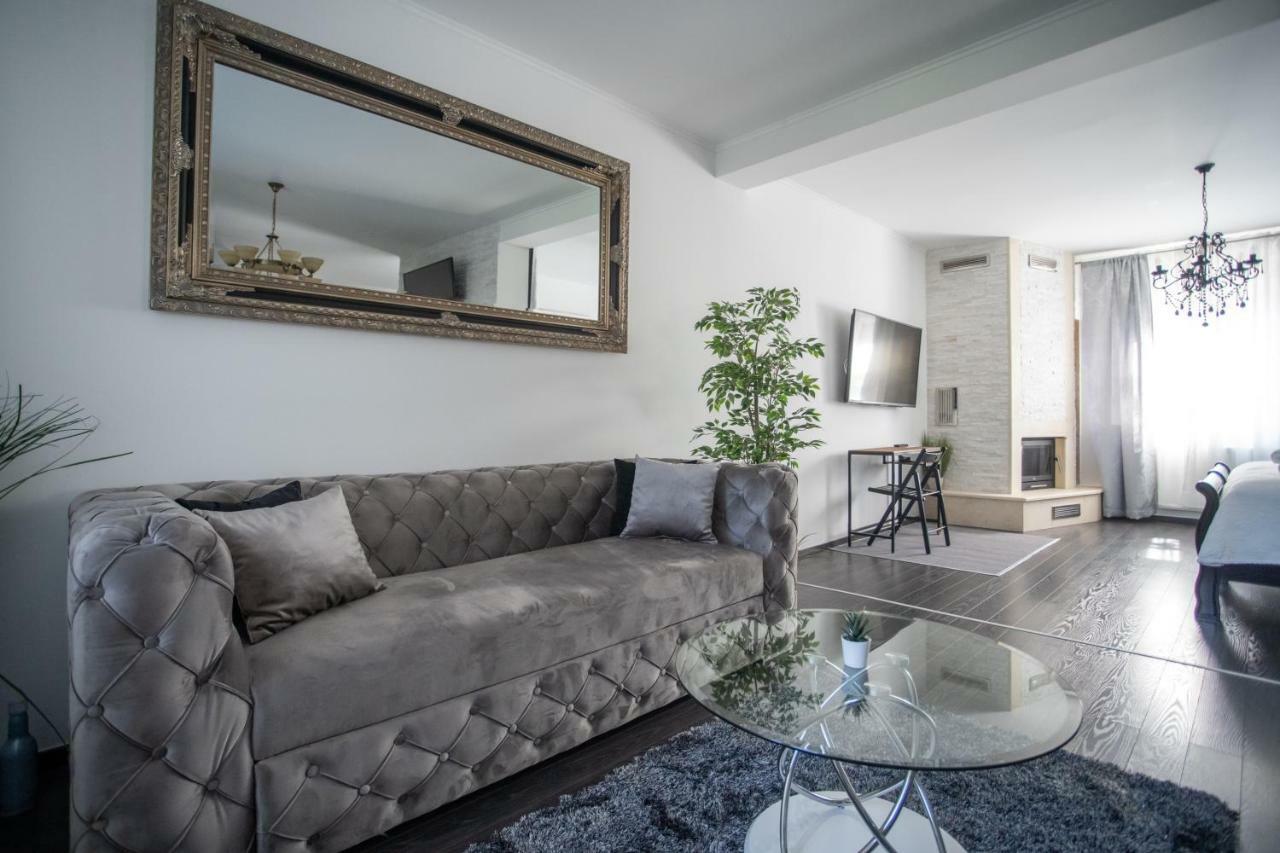 Diamond Palace Apartment *